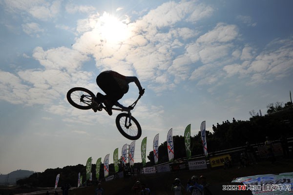 喜德盛国际自行车训练基地启用仪式暨赛道测试赛