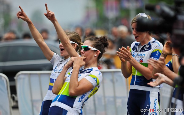 ��������Ů��������վ���Ĵ��������ж�Annette������1