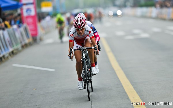 ��������Ů��������վ���Ĵ��������ж�Annette������6