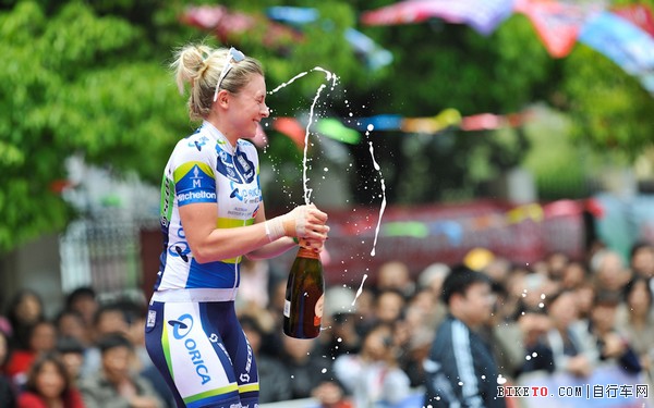 ��������Ů��������վ���Ĵ��������ж�Annette������8