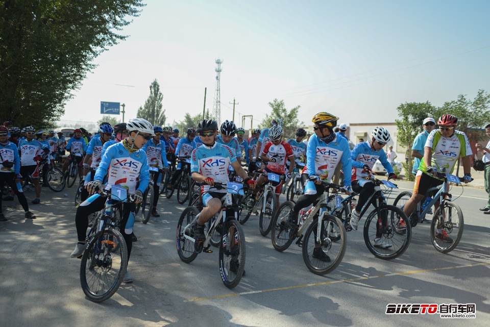 喜德盛丝绸之路拉力赛2013day2 (9).jpg