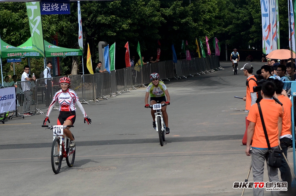 最后冲刺,闫换姣轻松获胜