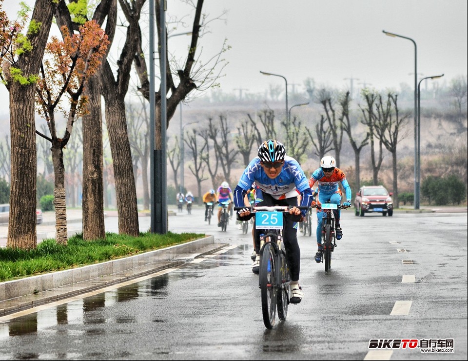 第四届西安科技大学“美利达”烽火杯自行车赛纪实 第四届西安科技大学“美利达”烽火杯自行车赛纪实