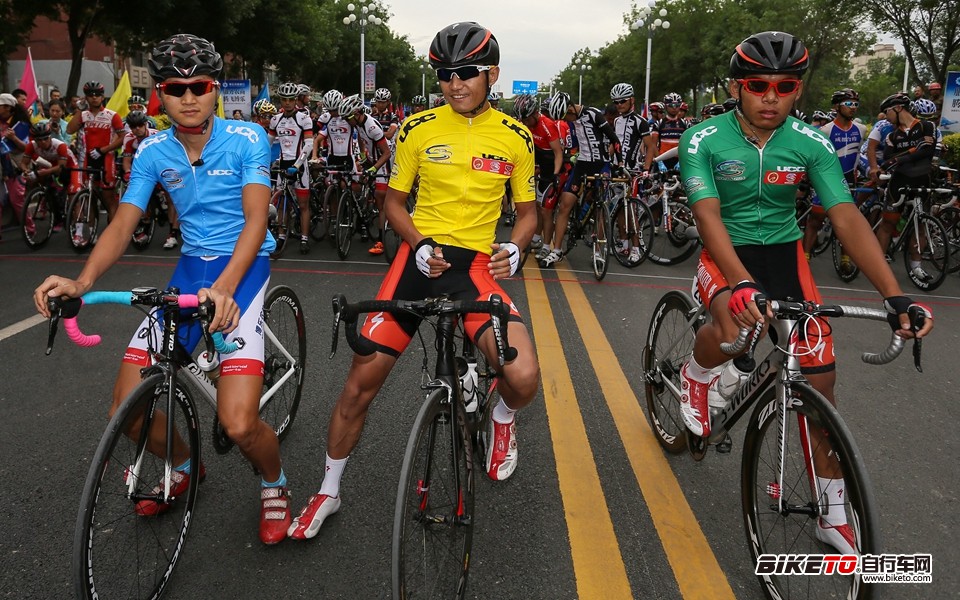 环赛里木湖 (1).jpg 环赛里木湖 (1).jpg