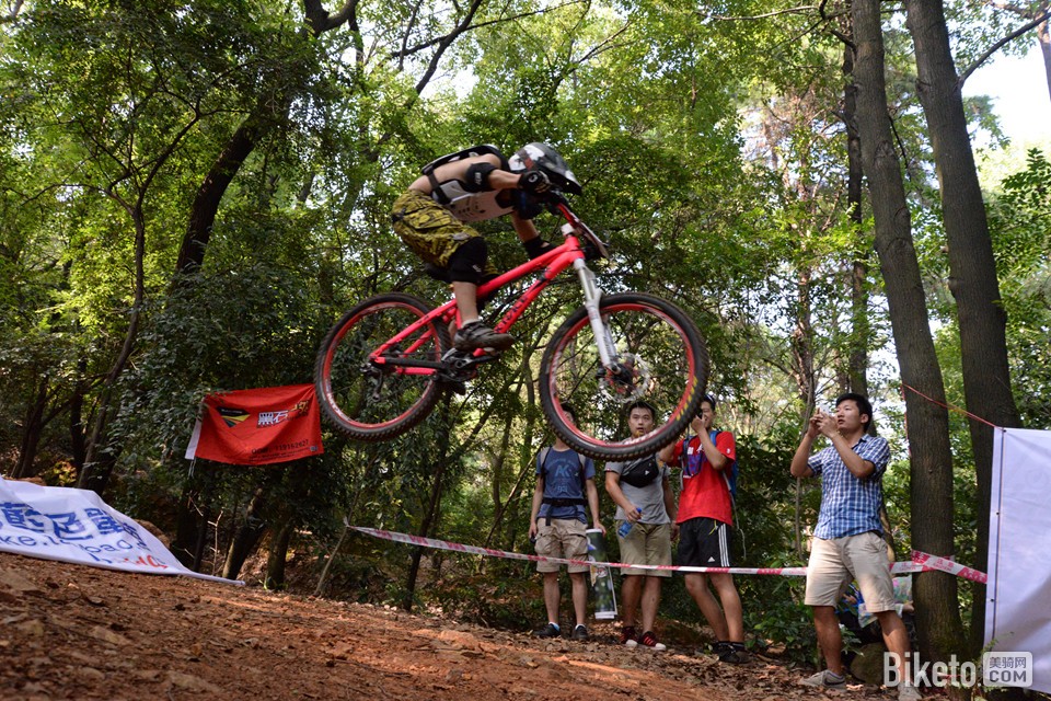 ˵ĺɫӲAMÿζһ۵ķ羰ԼãȫĽùǿĿɿڴ