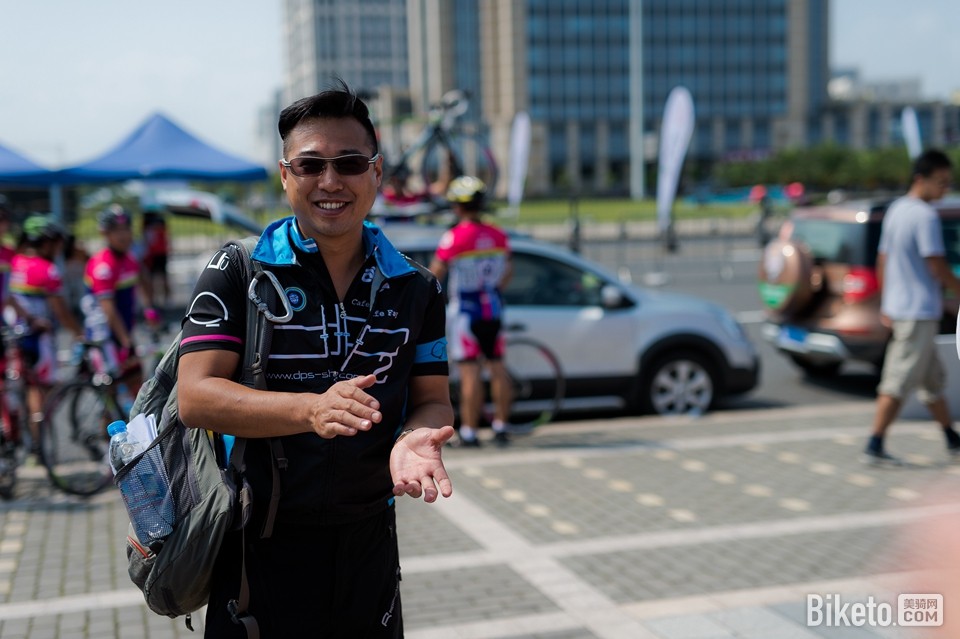 SCP_SH_77急救指挥官曹医生在拍完折帐照片后就赶往机场度假啦.jpg SCP_SH_77急救指挥官曹医生在拍完折帐照片后就赶往机场度假啦.jpg