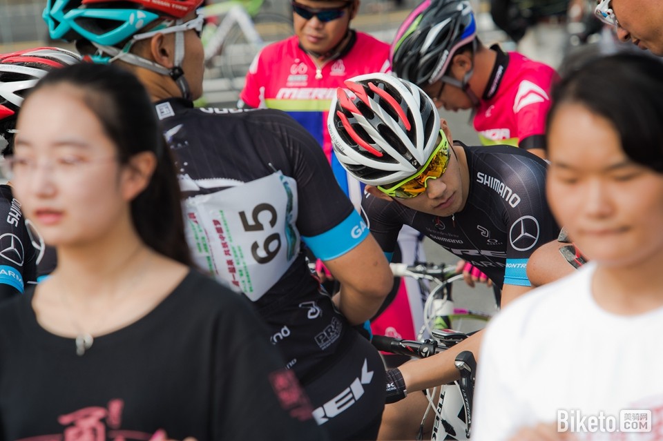 SCP_SH_6墨镜男神赵昌嵘在赛前.jpg SCP_SH_6墨镜男神赵昌嵘在赛前.jpg