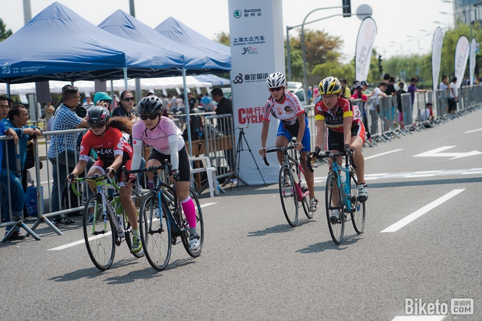 SCP_SH_64女子组选手面对大风是个严峻的考验.jpg SCP_SH_64女子组选手面对大风是个严峻的考验.jpg