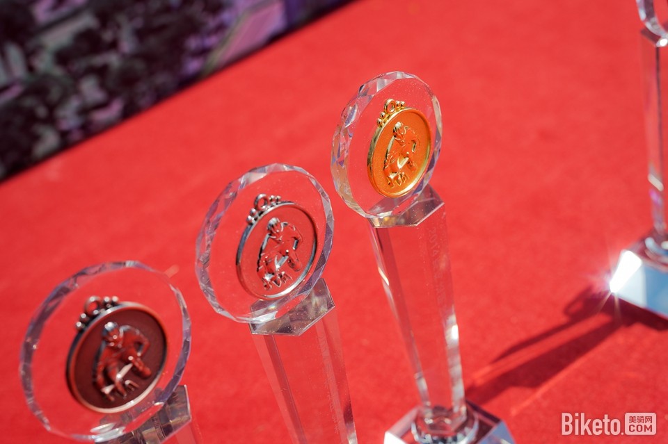 SCP_SH_74发光的奖杯.jpg SCP_SH_74发光的奖杯.jpg