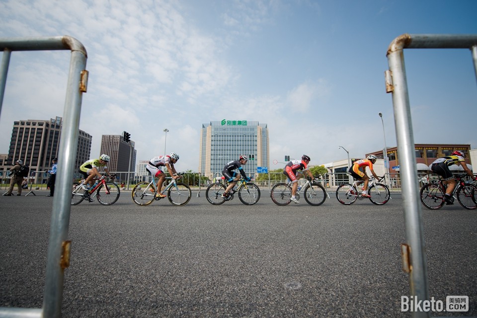 SCP_SH_30滴水湖就在上海地图的那个尖尖头上,所以蓝蓝天空还是很惬意的.jpg SCP_SH_30滴水湖就在上海地图的那个尖尖头上,所以蓝蓝天空还是很惬意的.jpg