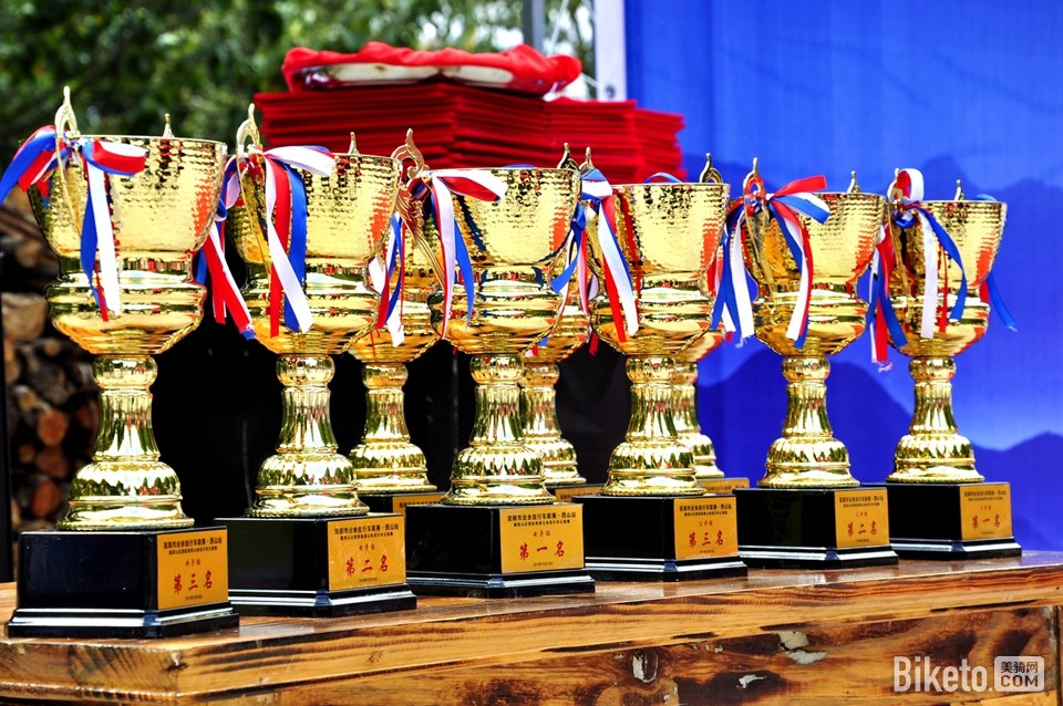 昆明市业余自行车联赛暨西山区团结高原公路自行车邀请赛 昆明市业余自行车联赛暨西山区团结高原公路自行车邀请赛