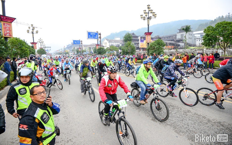 2014张家界自行车嘉年华喜德盛杯峰林穿越 (9).jpg 2014张家界自行车嘉年华喜德盛杯峰林穿越 (9).jpg