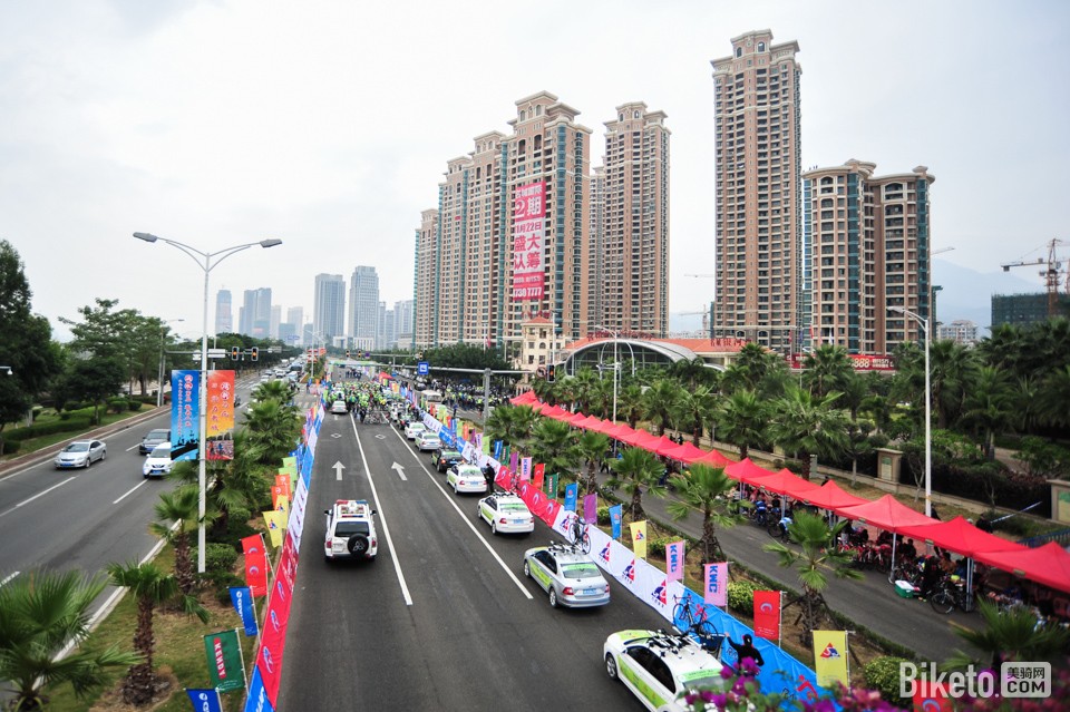 2014�����ݹ��ʹ�·���г���,������,��һ����,������Ȧ��