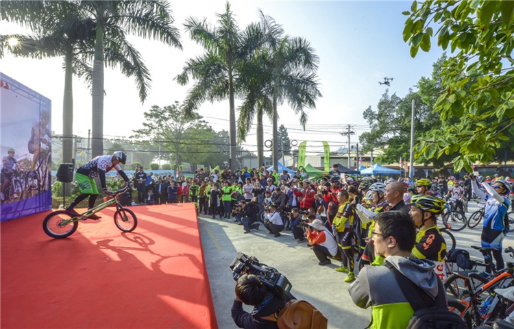 �����Ϫ��2015�׽�ɽ�����г�������������Ļ