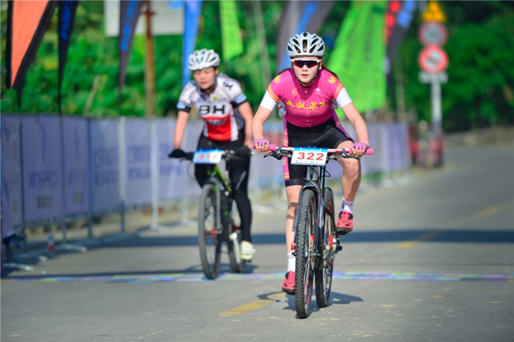 锦绣碧溪暨2015首届山地自行车公开赛完美闭幕 锦绣碧溪暨2015首届山地自行车公开赛完美闭幕