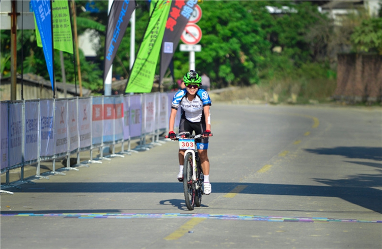 锦绣碧溪暨2015首届山地自行车公开赛完美闭幕 锦绣碧溪暨2015首届山地自行车公开赛完美闭幕