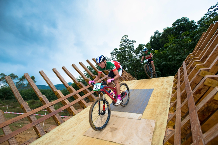 海南自行车联赛,琼中,国际旅游岛,山地车比赛,业余比赛,环岛赛 海南自行车联赛,琼中,国际旅游岛,山地车比赛,业余比赛,环岛赛