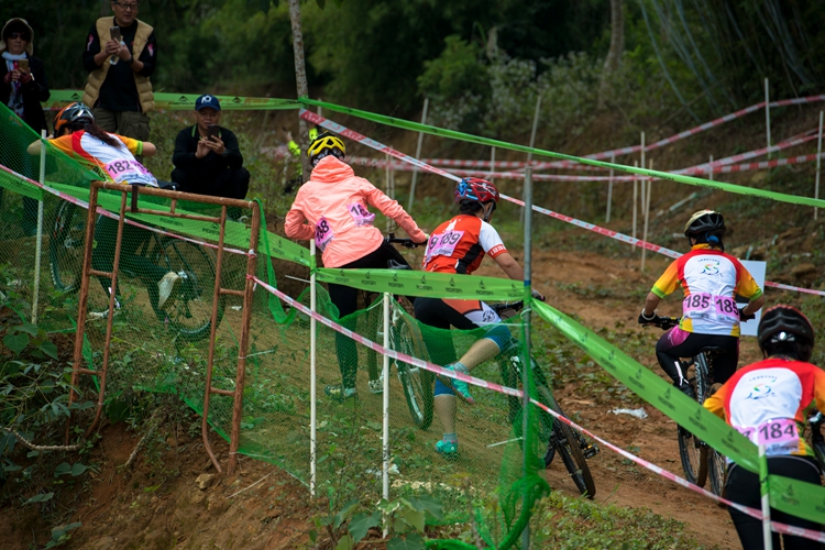 海南自行车联赛,琼中,国际旅游岛,山地车比赛,业余比赛,环岛赛 海南自行车联赛,琼中,国际旅游岛,山地车比赛,业余比赛,环岛赛