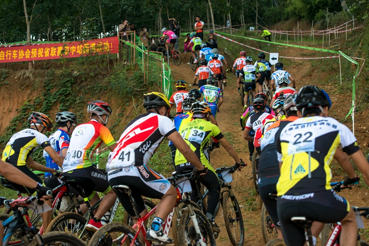 海南自行车联赛,琼中,国际旅游岛,山地车比赛,业余比赛,环岛赛 海南自行车联赛,琼中,国际旅游岛,山地车比赛,业余比赛,环岛赛