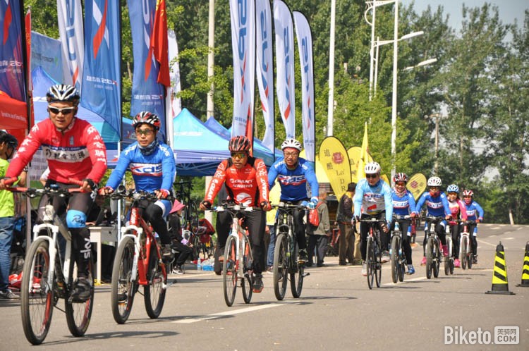 2016�ڶ��컷����ҵ�๫·���г����ڶ����������ʱ��