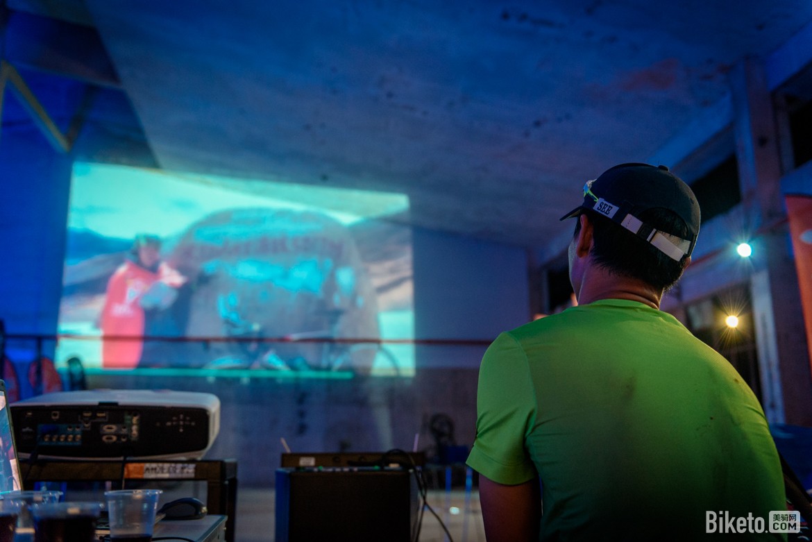 骑闯天路 骑闯天路