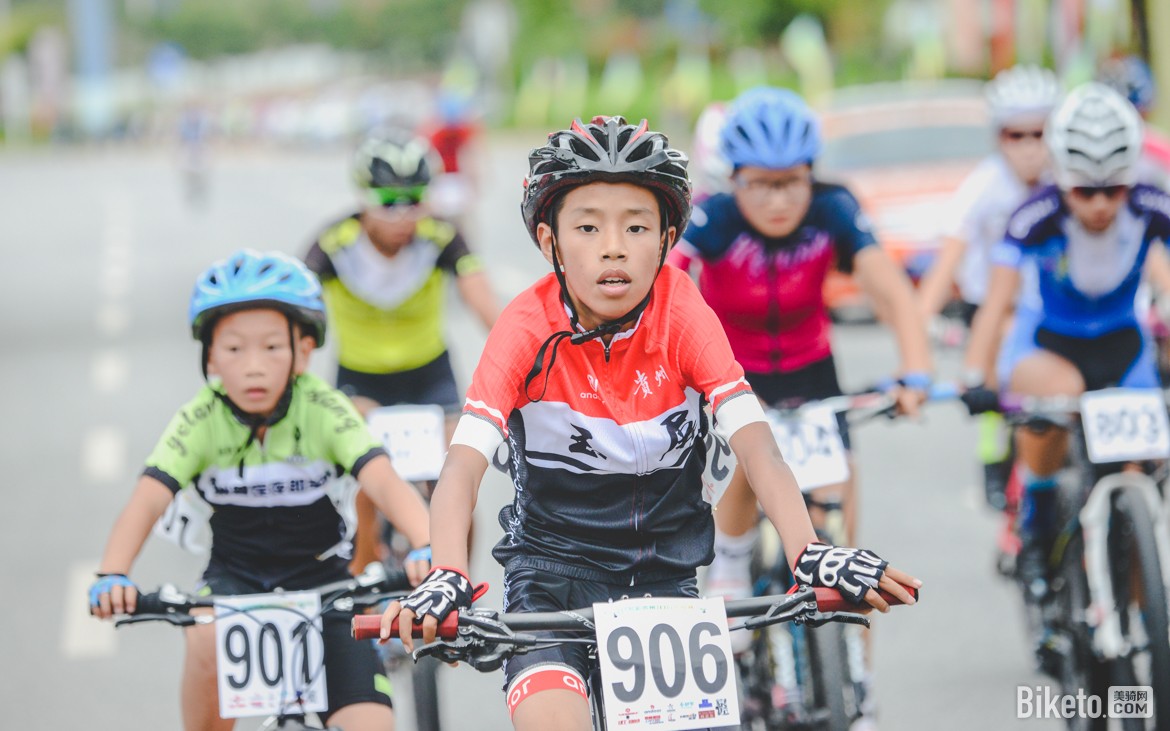 多彩贵州自行车联赛安顺经开区站