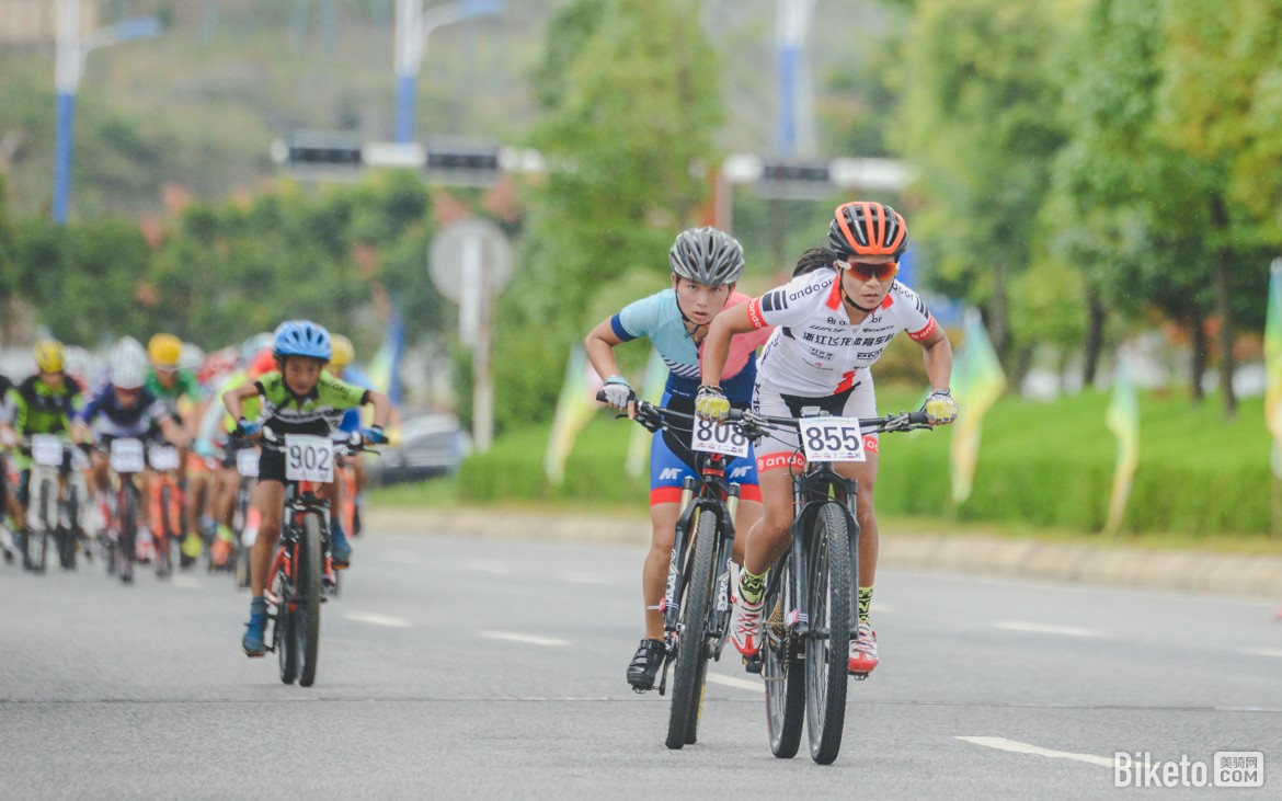 多彩贵州自行车联赛安顺经开区站