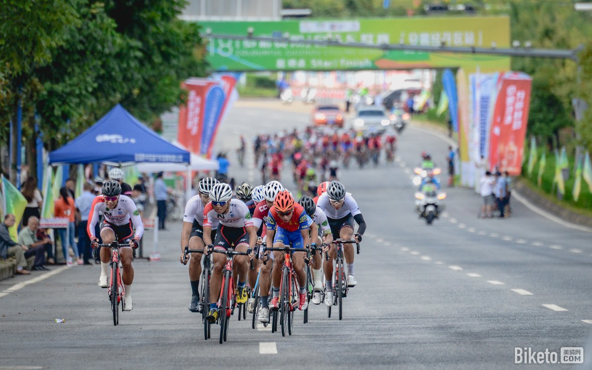 多彩贵州自行车联赛安顺经开区站