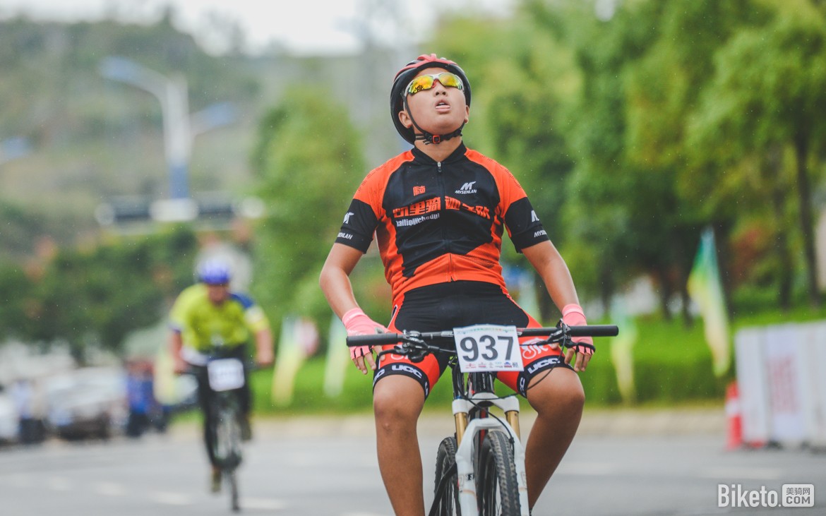 多彩贵州自行车联赛安顺经开区站