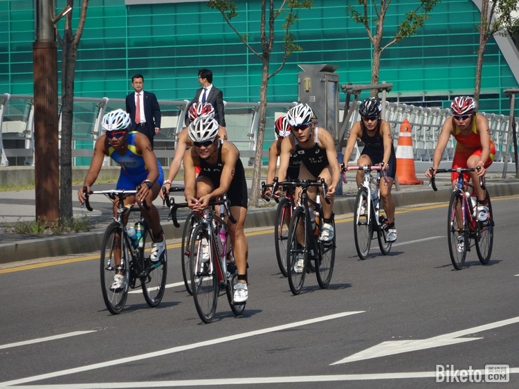 �ʴ����� ��������Ů����