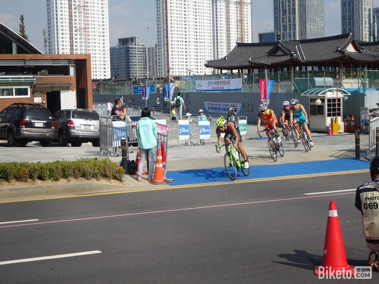 �ʴ����� ������������