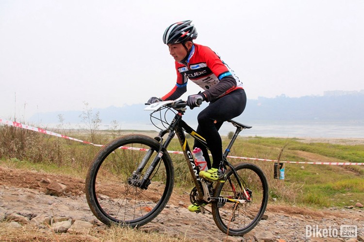 年中国·南溪万里长江第一滩蜀粤杯自行车公