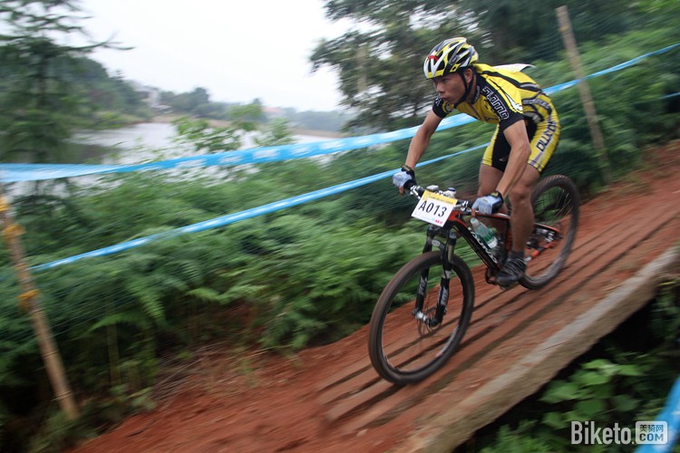 ��ͷ��ɽ��ԽҰ��