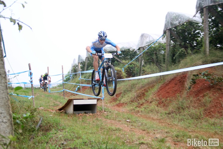 ��ͷ��ɽ��ԽҰ��