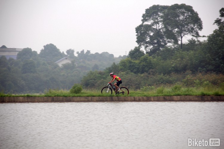 ��ͷ��ɽ��ԽҰ��