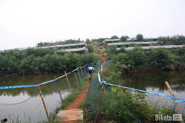 ��ͷ��ɽ��ԽҰ��