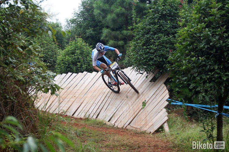 ��ͷ��ɽ��ԽҰ��