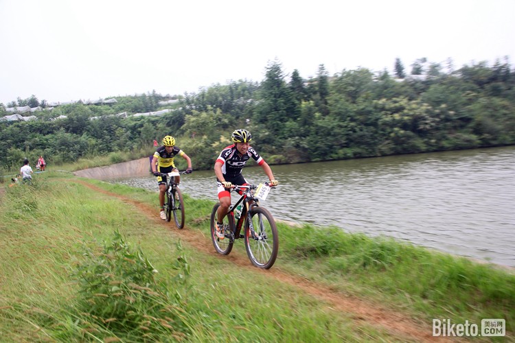 ��ͷ��ɽ��ԽҰ��