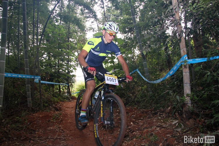 ��ͷ��ɽ��ԽҰ��