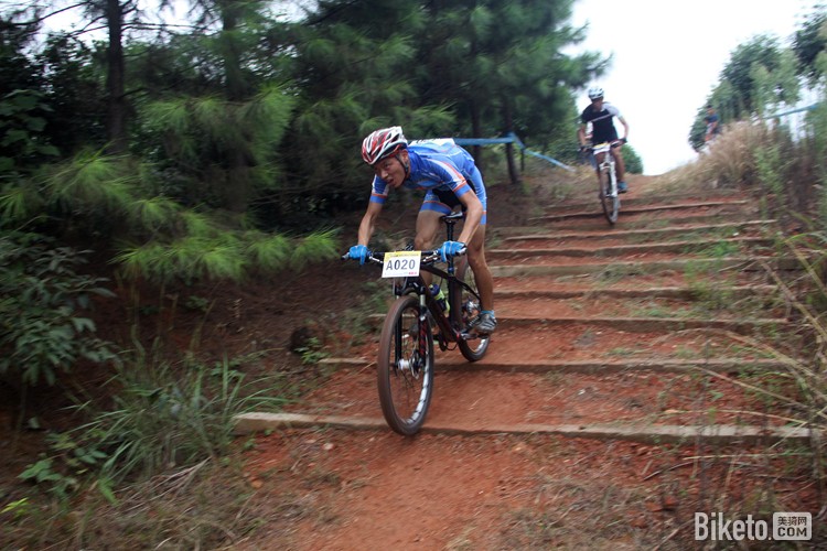 ��ͷ��ɽ��ԽҰ��