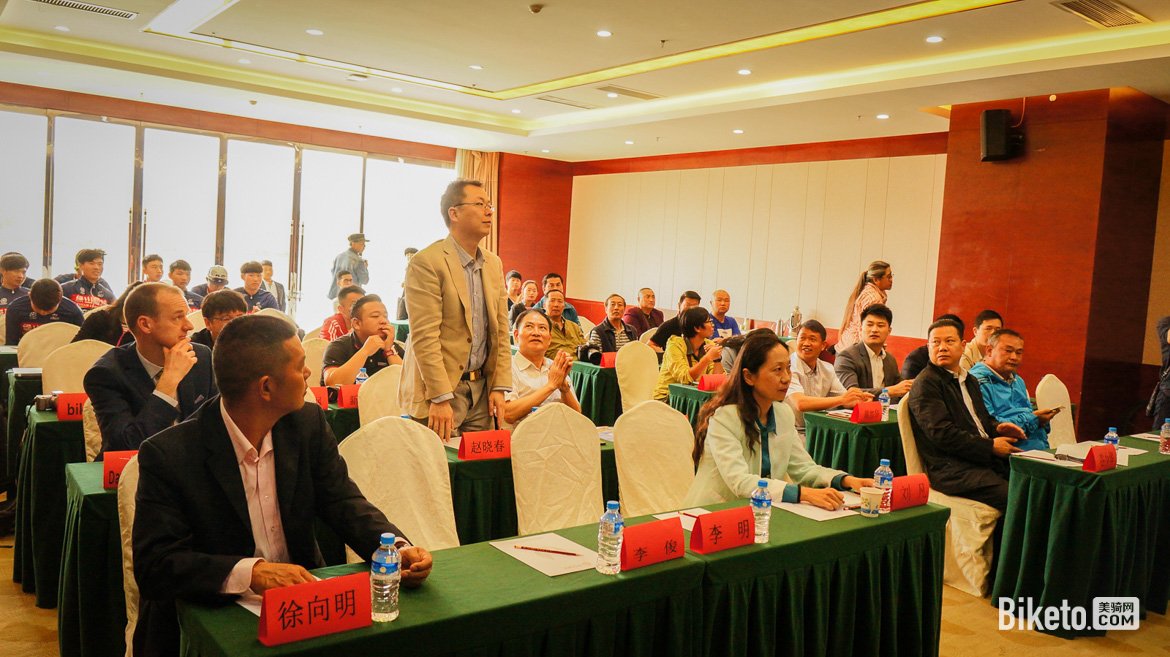 4.上午9点40,发布会正式开始.jpg 4.上午9点40,发布会正式开始.jpg