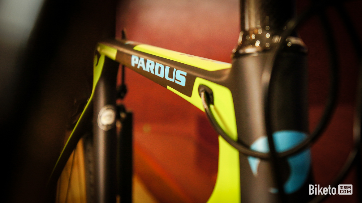 3.5明快的Pardus车架配色,精致的内走线工艺.jpg 3.5明快的Pardus车架配色,精致的内走线工艺.jpg