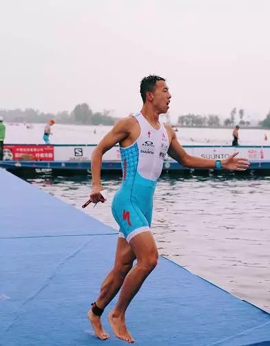 比张家豪晚出水的巴斯 比张家豪晚出水的巴斯