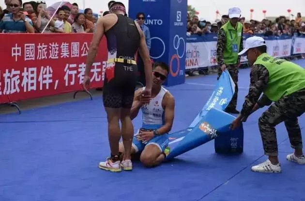 �������������������˹���żҺ�����ɫ�·���