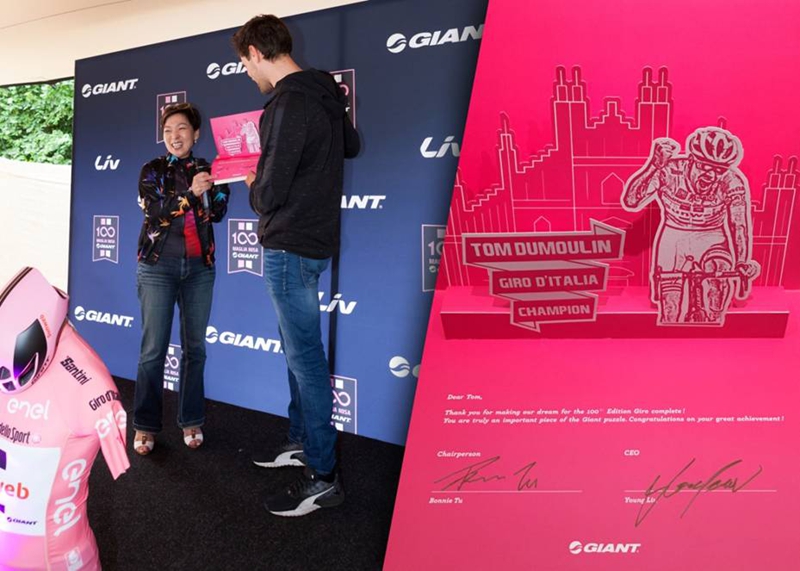 GIANT与百届环意总冠军迪穆兰一起庆祝 GIANT与百届环意总冠军迪穆兰一起庆祝