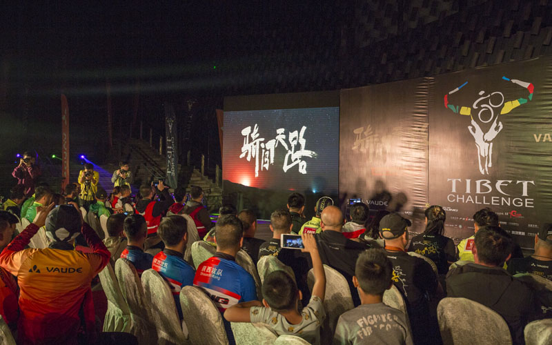 骑闯天路 骑闯天路