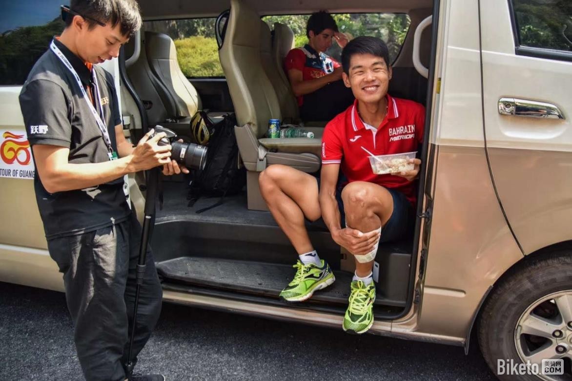 ������,������