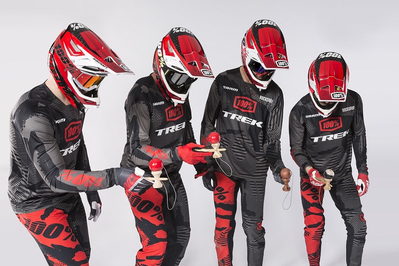 Trek的速降车队将继续与组件制造商SRAM / RockShox合作,并将在今年开始与100%达成多年合作伙伴关系