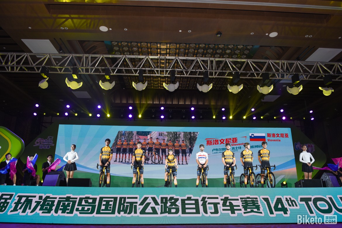 环岛赛开幕式车队亮相环岛赛开幕式车队亮相