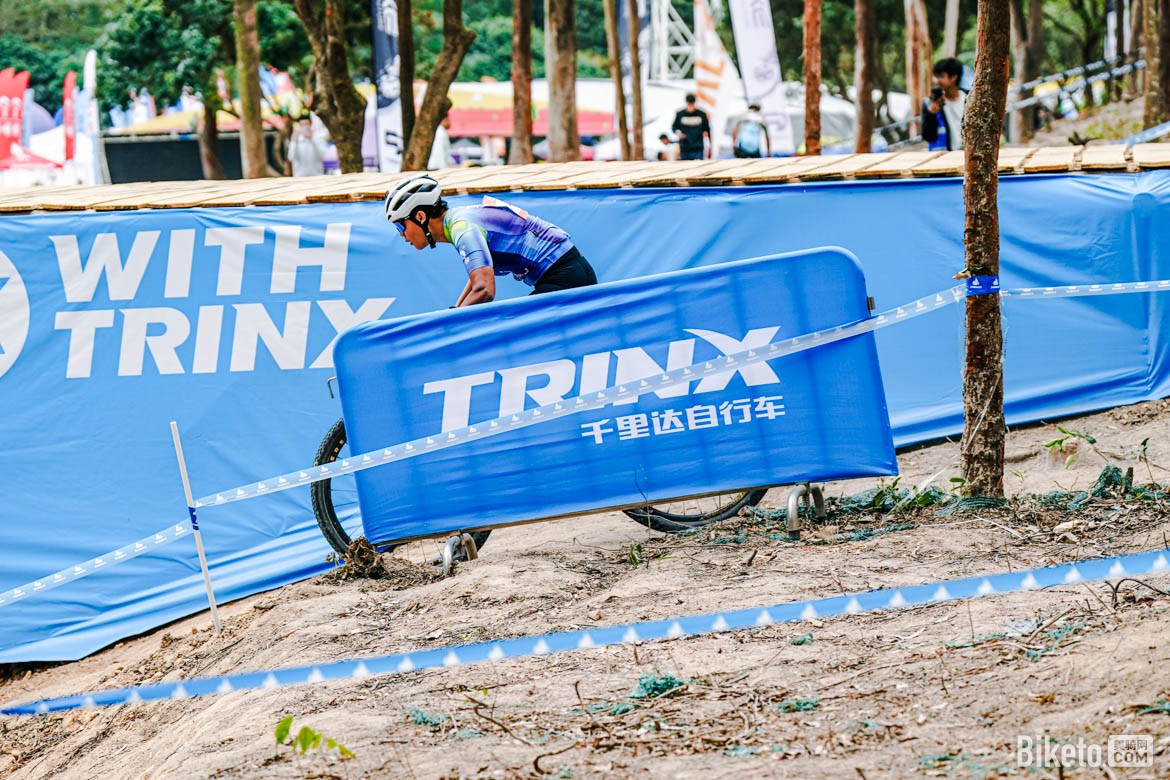 兩輪車迷節(jié)千里達(dá)山地車雙人競速賽